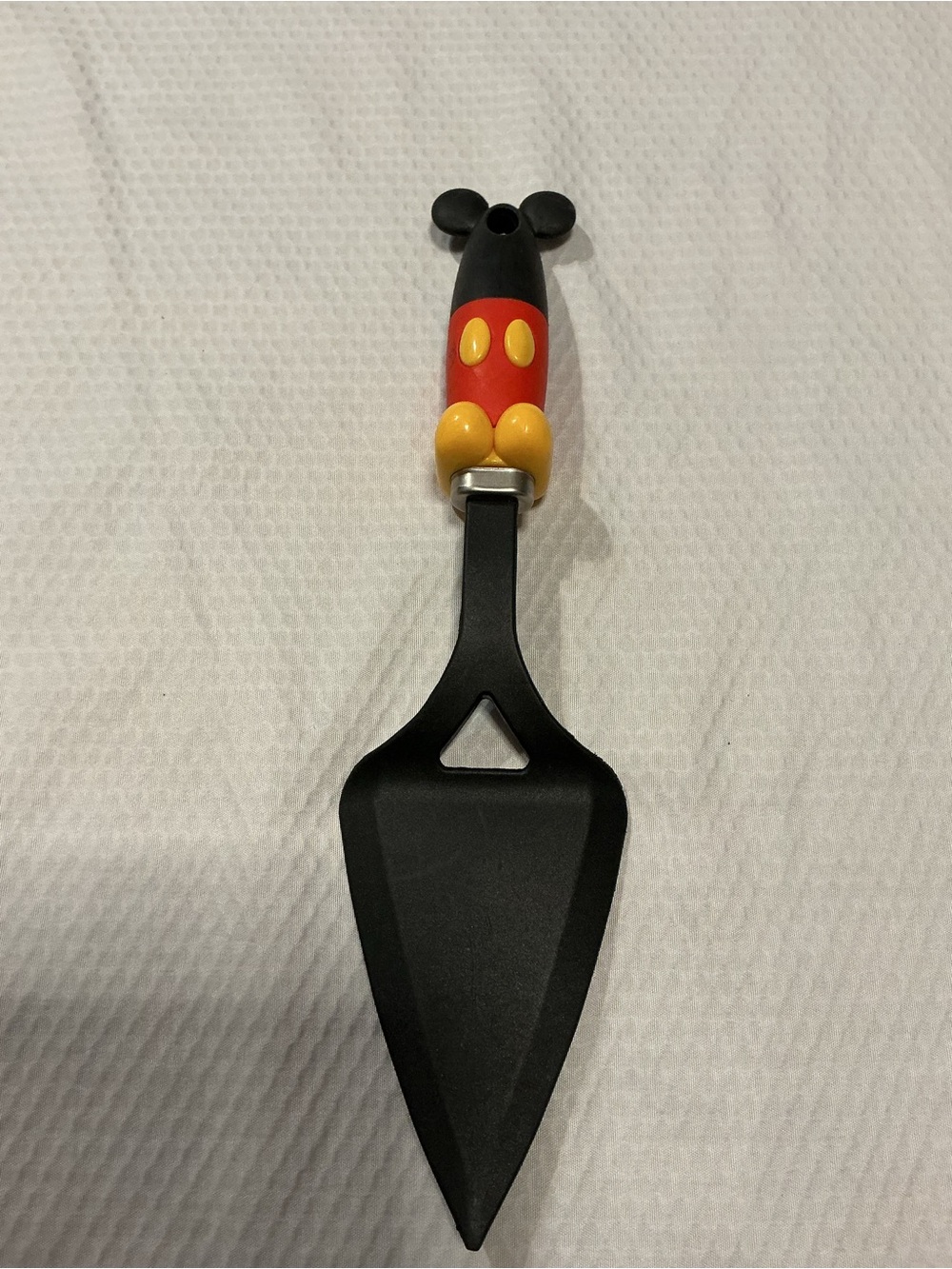 Disney Mickey Mouse Black Red Yellow Cake Server